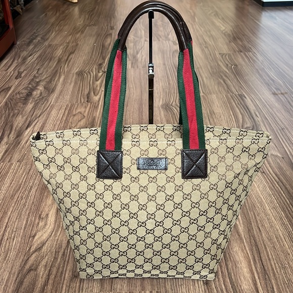 A211 - ๐ฏ % authentic Gucci shoulder bag - Picture 3 of 16